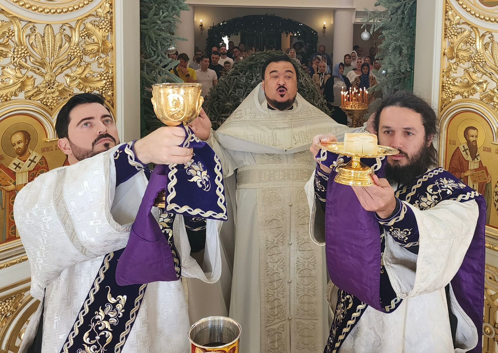 Праздник Обрезания Господня и день памяти святителя Василия Великого.