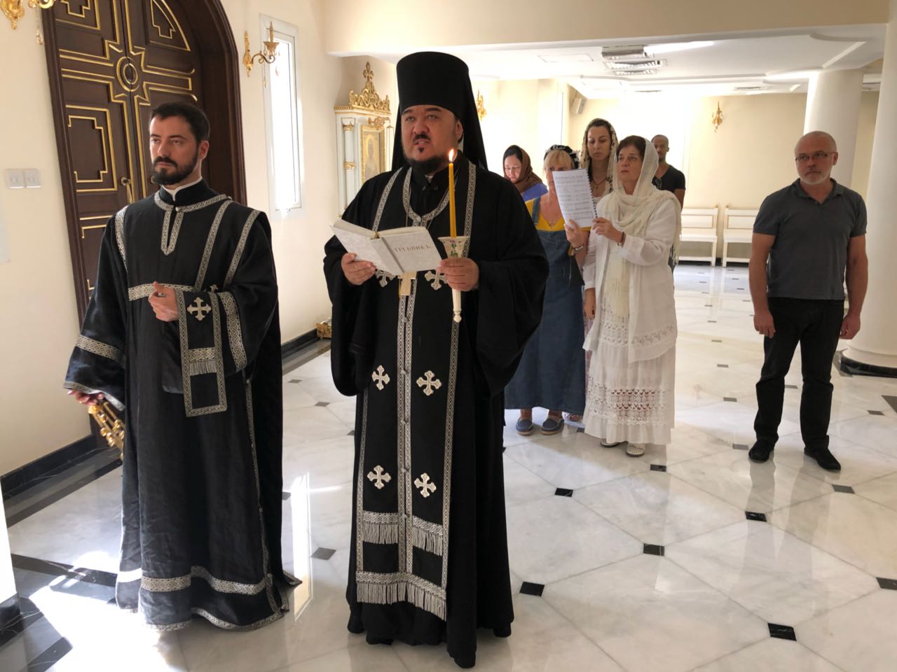 Архимандрит Александр совершил панихиду по погибшим в Кемерово. 