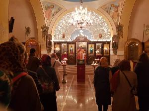 Ночное Пасхальное богослужение в Свято-Николаевском соборе в Тегеране, Иран.