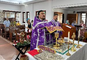 Литургия в Королевстве Бахрейн в честь праздника Воздвижения Креста.