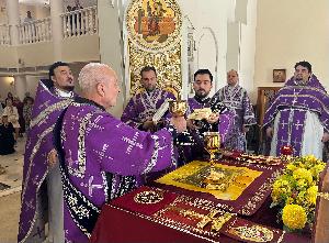 В Великий Четверг в храме была отслужена Литургия Василия Великого. 