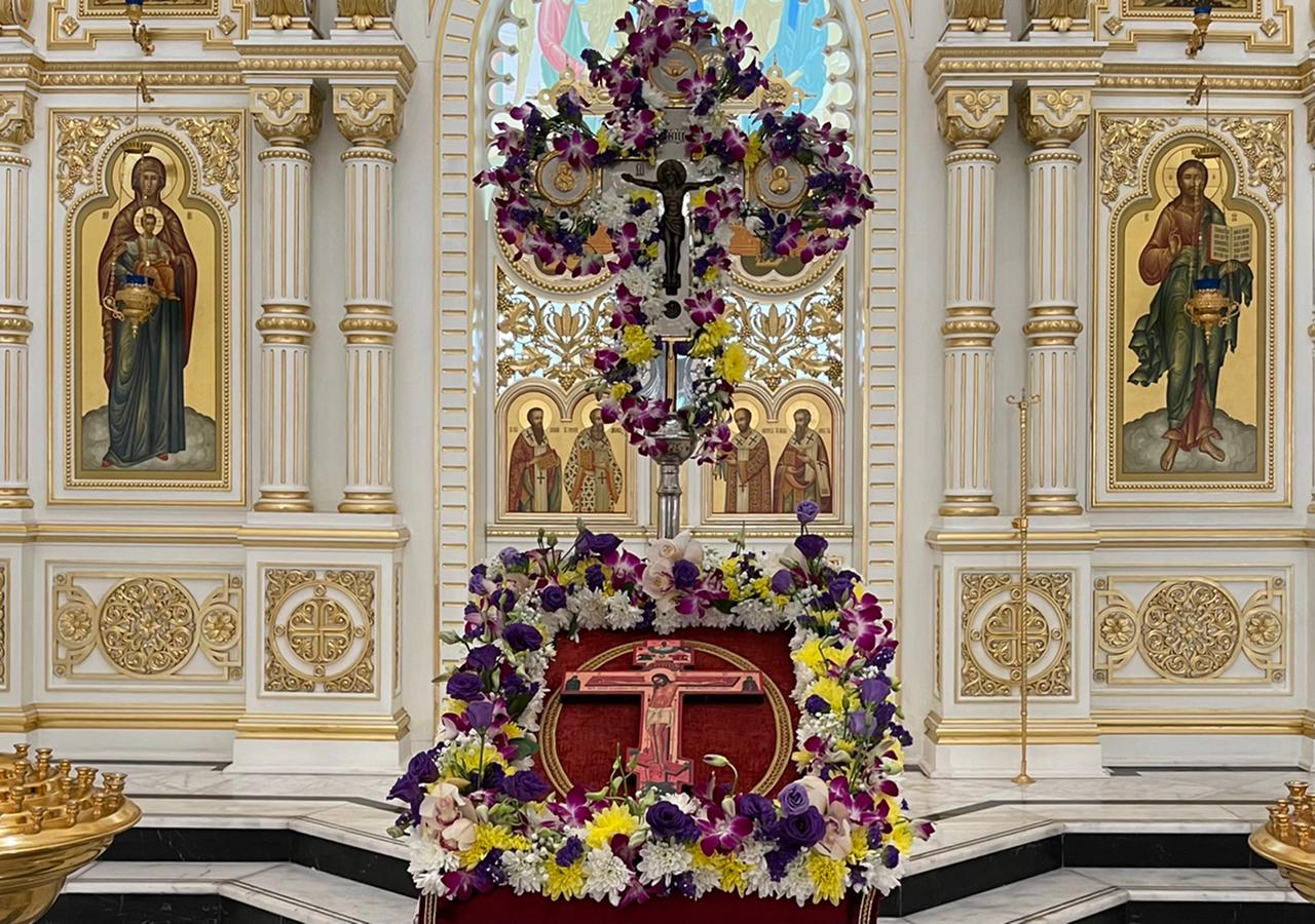 Праздник Воздвижения Честного и Животворящего Креста Господня.