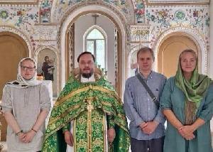 Литургия в Тегеране, Иран, на праздник Святой Троицы. 