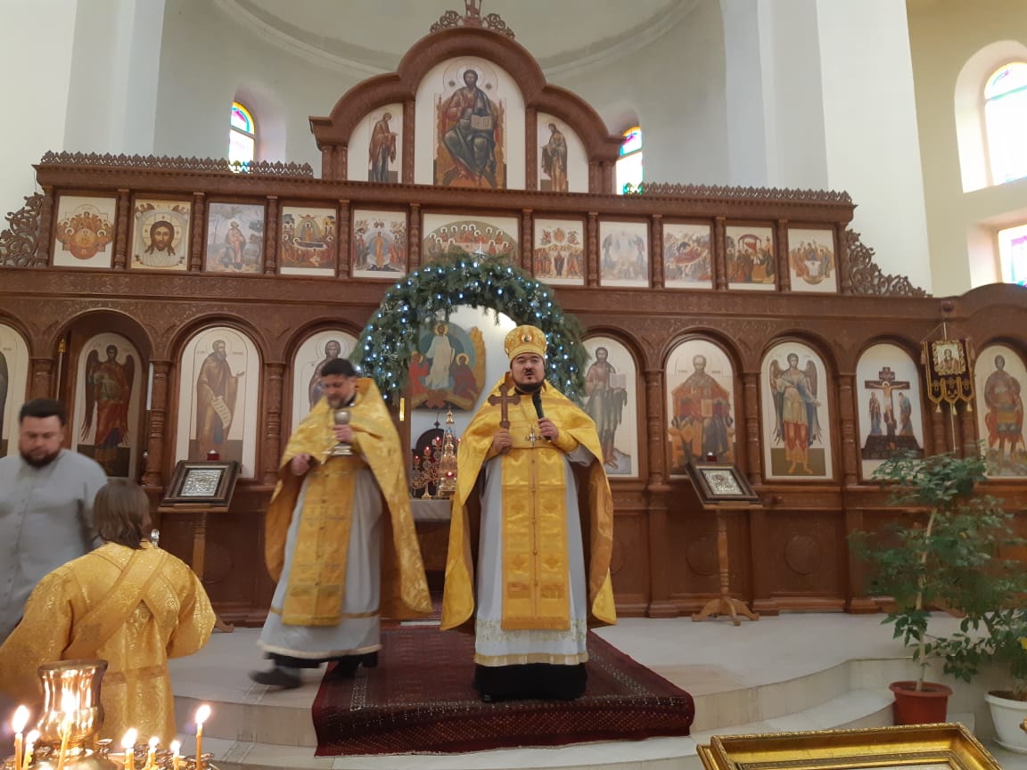 Архимандрит Александр возглавил Литургию в Крестовоздвиженском храме г. Ставрополя. 