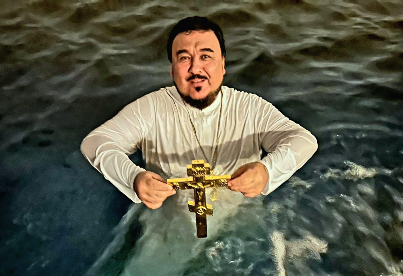 Архимандрит Александр (Заркешев) совершил освящение воды в Заливе.