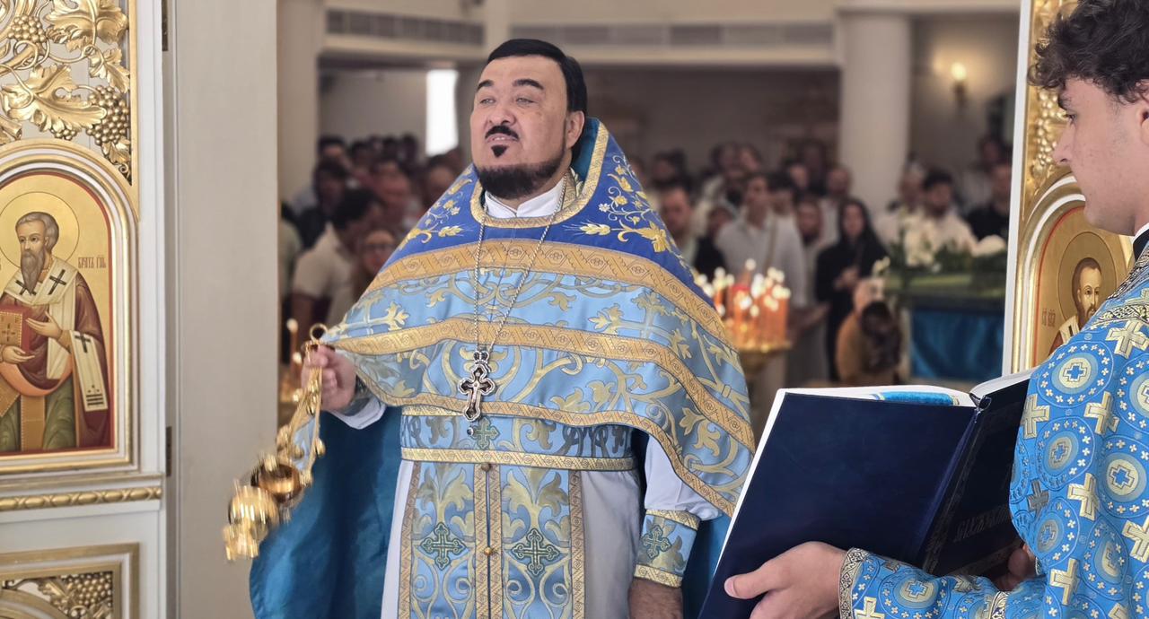 Литургия в честь праздника Покрова Божией Матери в храме ап. Филиппа в Шардже. 