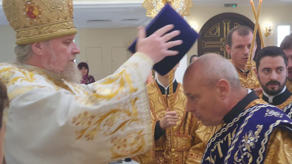 1 декабря 2019 г. Награждение диакона Игоря Таслицкого камилавкой в храме святого апостола Филиппа в Шардже.