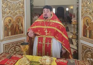 Литургия в храме в честь святителя Николая Мирликийского Чудотворца. 