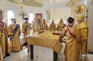 Воскресная литургия архиерейским чином в день памяти святых отцев VII Вселенского собора.