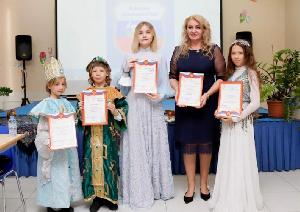 Учащиеся культурно-просветительского центра при храме святого апостола Филиппа приняли участие в Круглом  столе «Литература и Живопись» в Дубае.