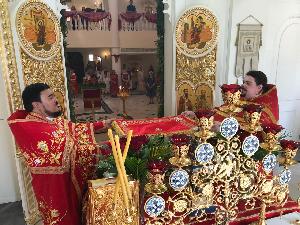 В пятницу Светлой седмицы 3 мая 2019 года в храме святого апостола Филиппа в Шардже была отслужена Божественная литургия святителя Иоанна Златоуста по пасхальному чину.