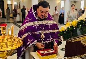 Частицы мощей святых мучеников Гурия, Самона и Авива в храме апостола Филиппа в Шардже.
