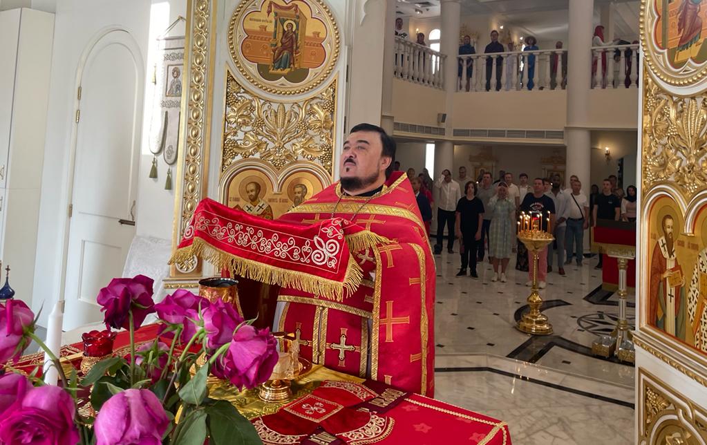Неделя святых отец и день памяти мученика Вонифатия.