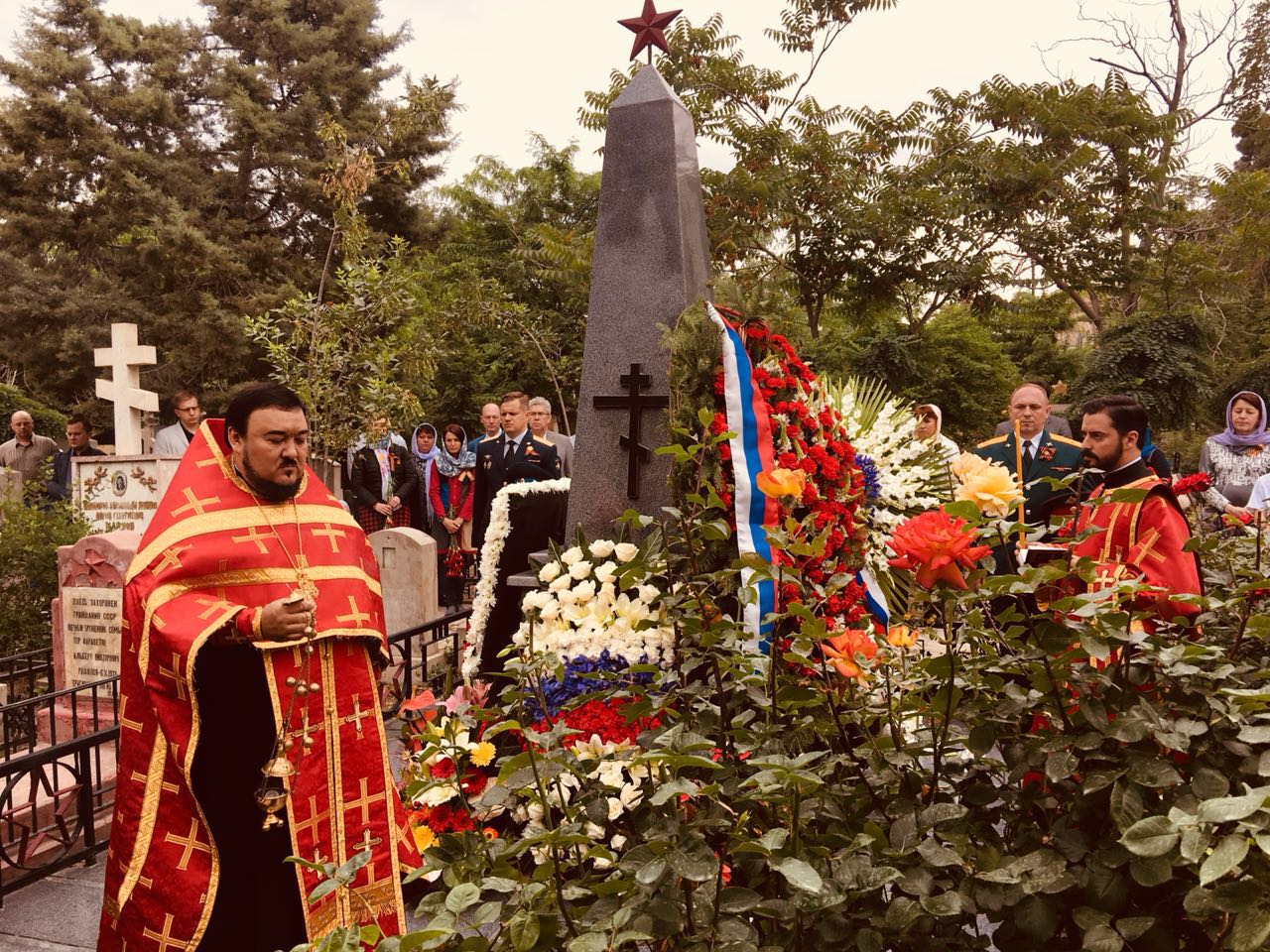 Панихиды в День Победы на братских могилах советских воинов в Иране.