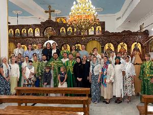 В эмирате Абу-Даби прошло богослужение в праздник Святой Троицы. 