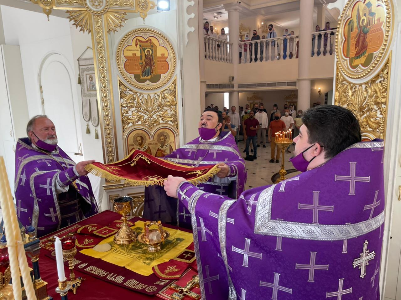 День памяти святого священномученика Дионисия Ареопагита, епископа Афинского.