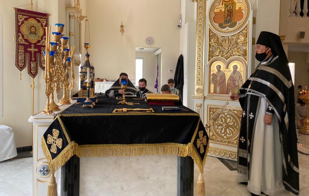 Литургия Преждеосвященных Даров в день памяти преподобного Никиты, игумена Мидикийского.