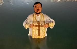В Крещенский Сочельник архимандрит Александр совершил освящение воды в Заливе.