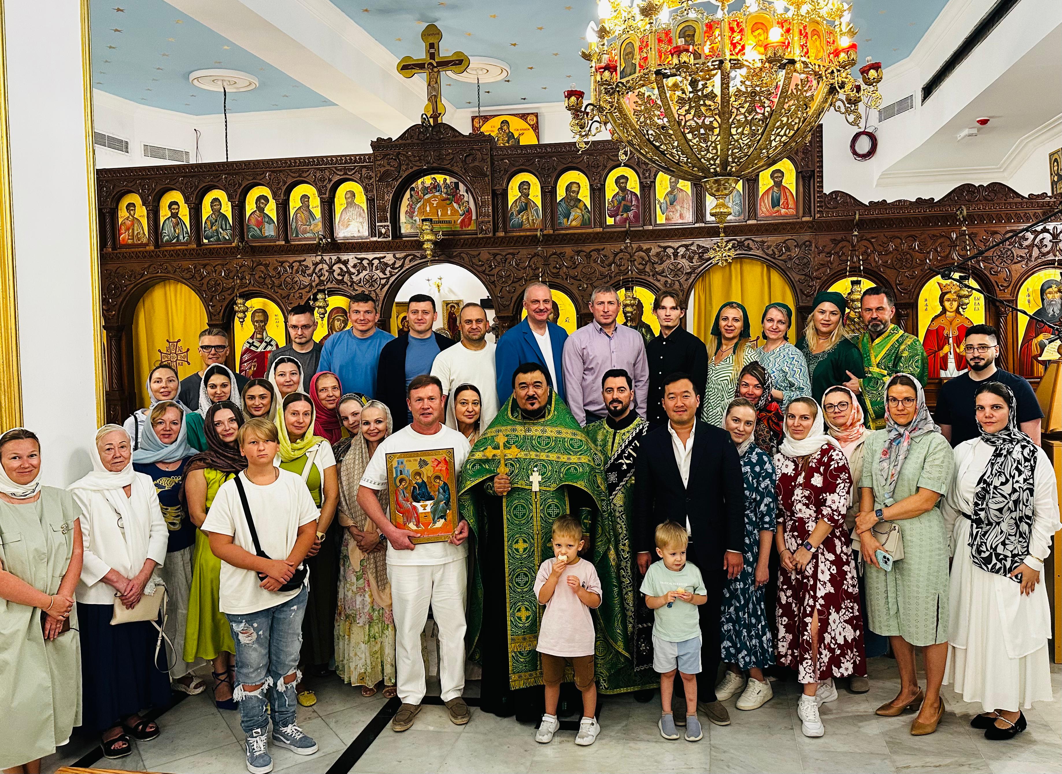 В эмирате Абу-Даби прошло богослужение в праздник Живоначальной Троицы. 