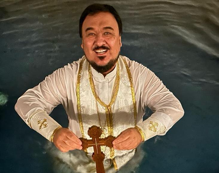 Архимандрит Александр (Заркешев) совершил освящение воды в Заливе.