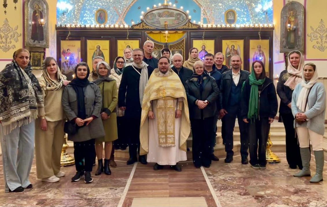 Рождественское богослужение в Свято-Николаевском соборе в Иране.