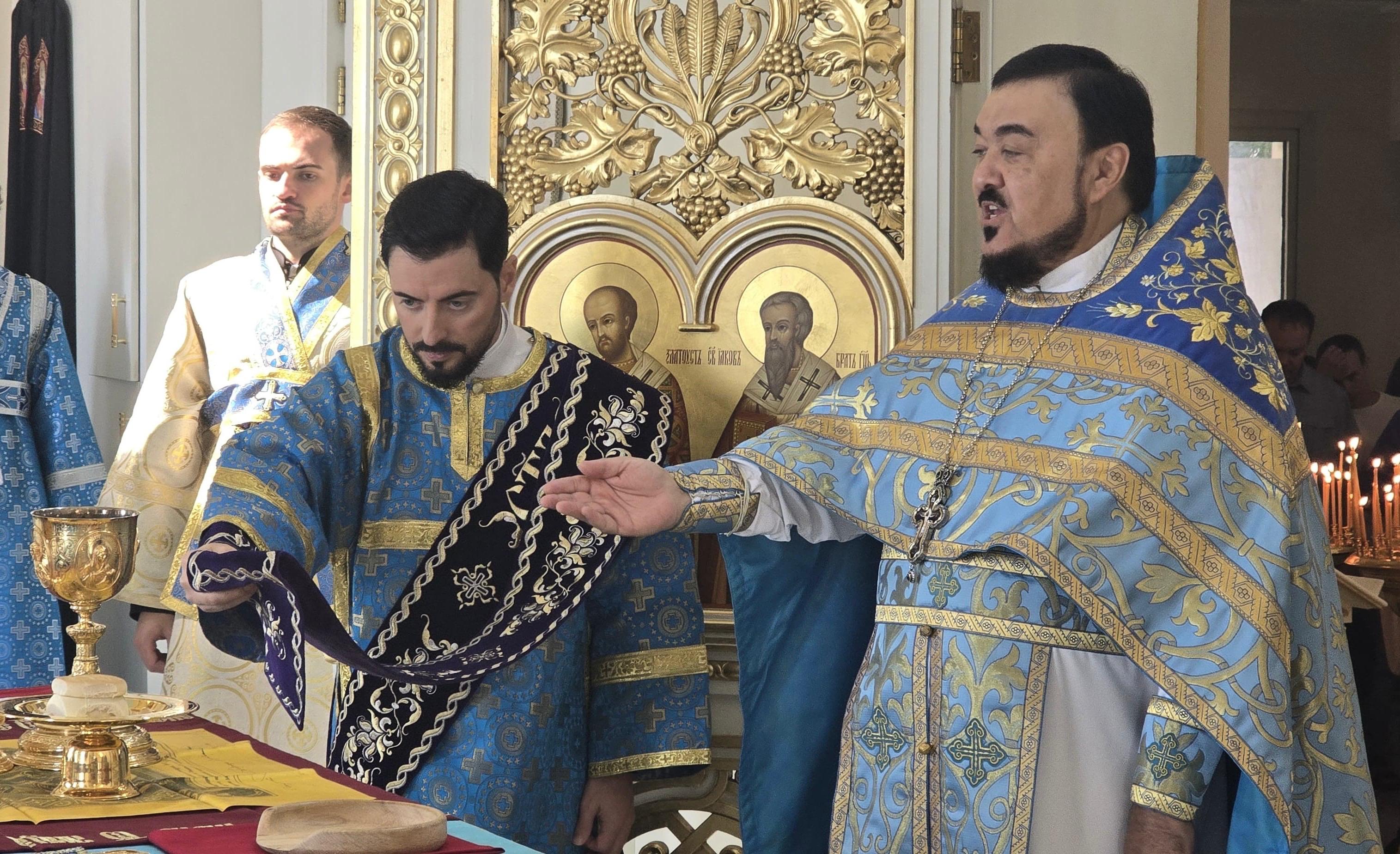 Литургия в честь праздника Казанской иконы Божией Матери в храме ап. Филиппа в Шардже. 