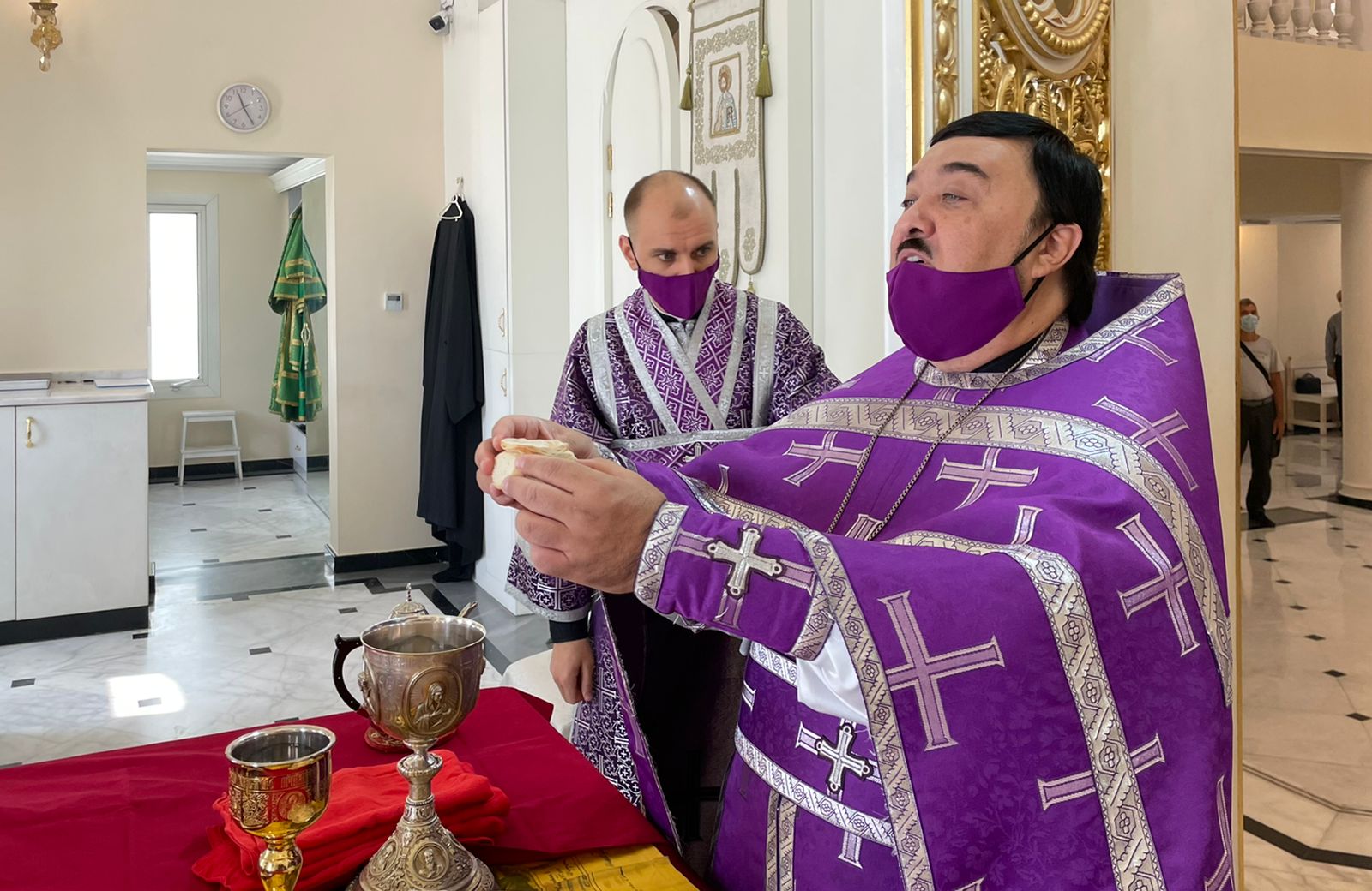 В Великий Четверг Страстной седмицы в храме св.апостола Филиппа прошла Литургия Василия Великого.