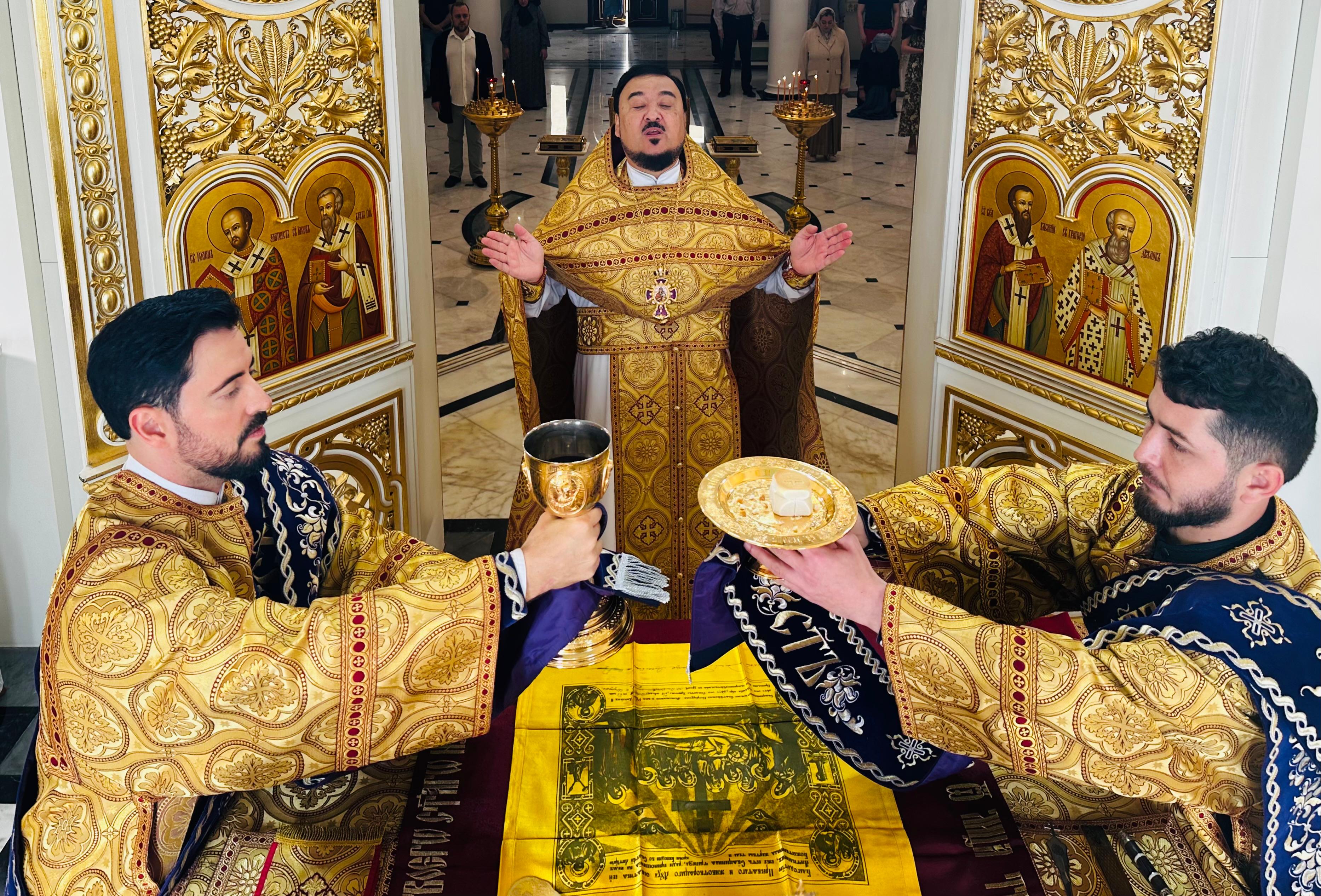 День памяти святых бессеребреников Косьмы и Дамиана, чудотворцах Азийских. 