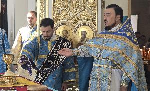 Литургия в честь праздника Казанской иконы Божией Матери в храме ап. Филиппа в Шардже. 