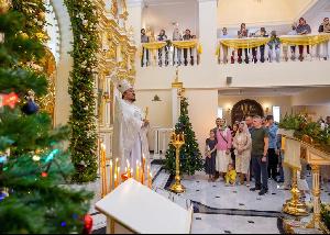 Ночное рождественское богослужение в храме св. апостола Филиппа в ОАЭ.