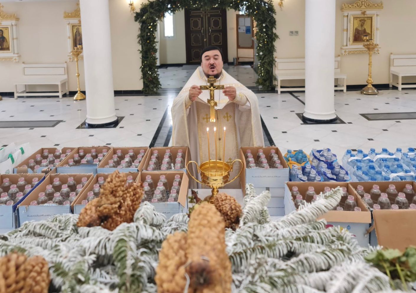 Чин великого освящения воды прошёл в храме святого апостола Филиппа в ОАЭ.