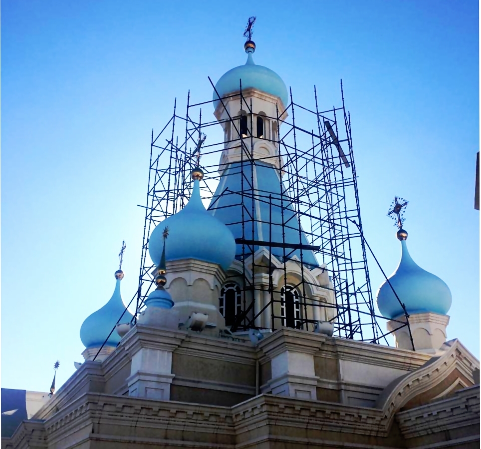 13 февраля 2020 г. Начались  работы по гидроизоляции и покраске куполов и кровли храма св. апостола Филиппа.