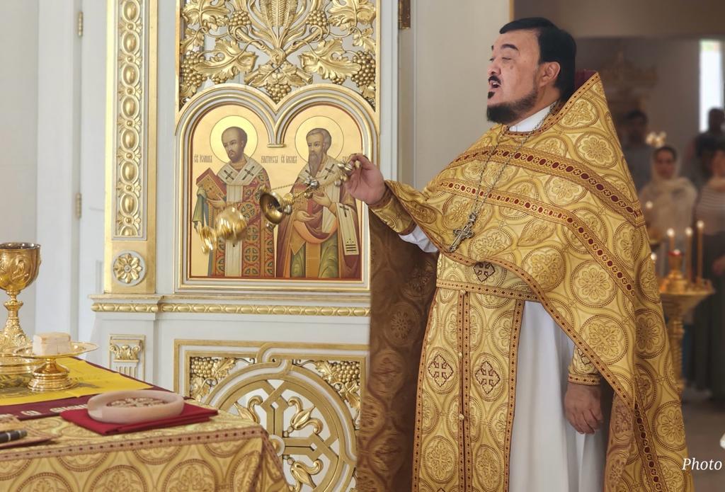Неделя 23-я по Пятидесятнице, память святых Стефана Милютина, короля Сербского, брата его Драгутина и матери их Елены. 