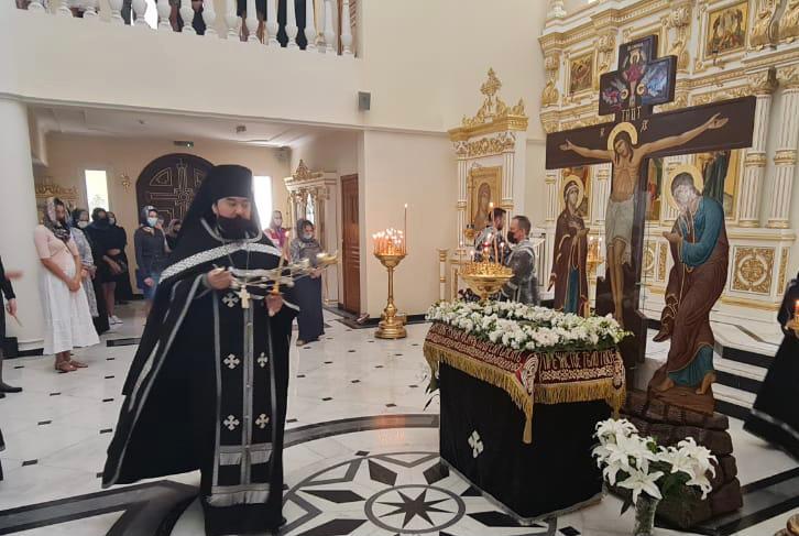Вынос и Погребение Святой Плащаницы.