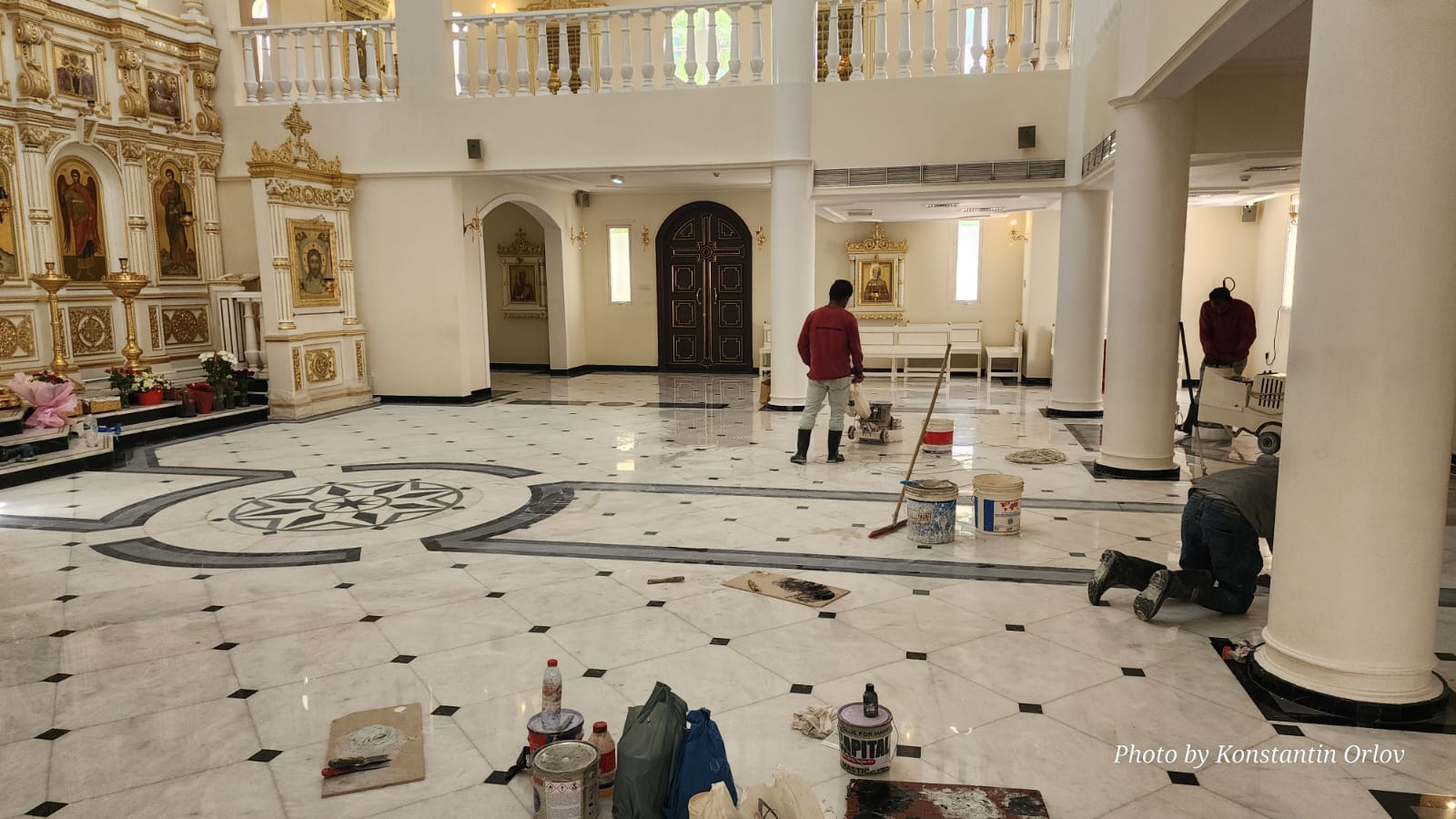 В храме апостола Филиппа начались работы по реставрации мраморных полов.