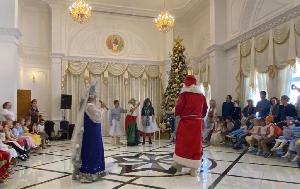 20 декабря 2019 г. В культурно-просветительском центре при храме святого апостола Филиппа в Шардже прошла Новогодняя Ёлка для детей.
