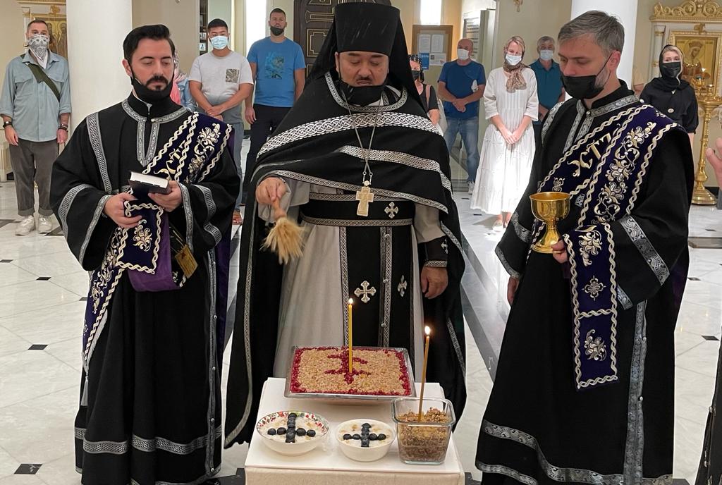 Первая в Великом посту Литургия Преждеосвященных Даров и освящение колива.
