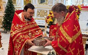 Туфелька святителя Спиридона Тримифунтского в храме св.апостола Филиппа. 