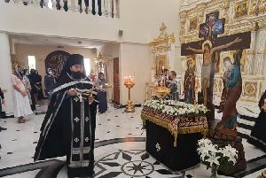 Вынос и Погребение Святой Плащаницы.