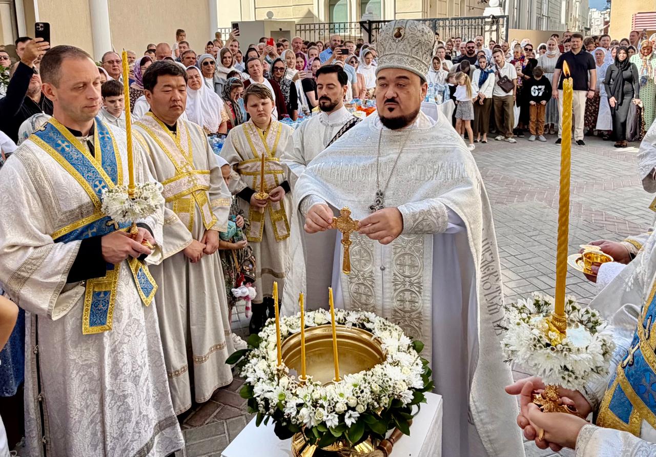 Литургия и Великое освящение воды в Крещенский Сочельник.