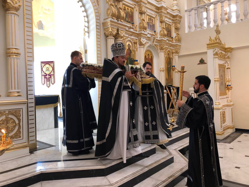 Вынос Святой Плащаницы в Великую Пятницу