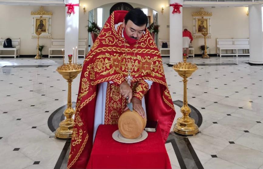 Раздробление  святого артоса.