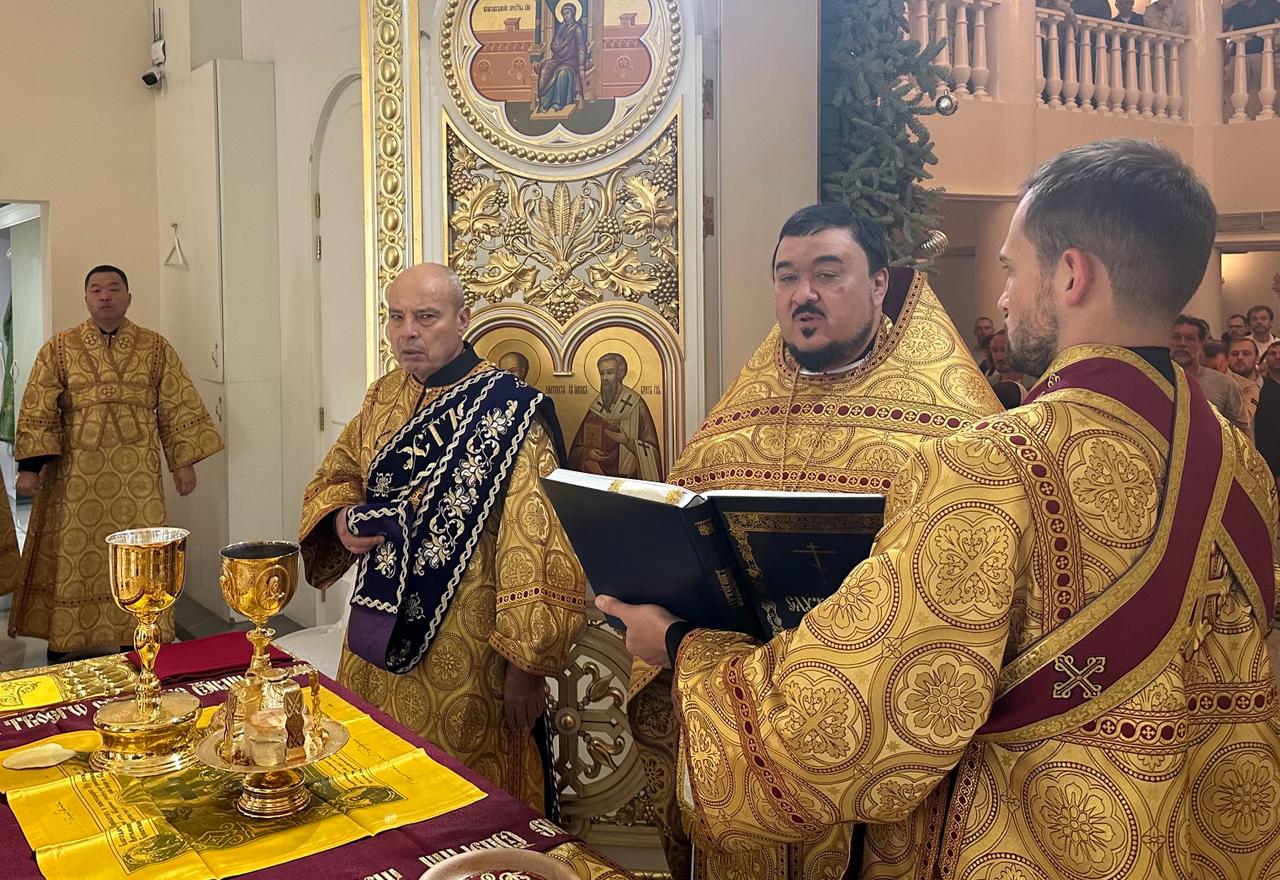 Собор святителей Василия Великого, Григория Богослова и Иоанна Златоуста.